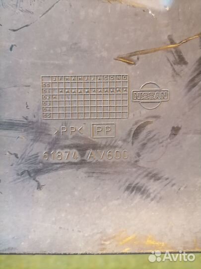 Накладка замка капота 61874AV600 Nissan Primera P1