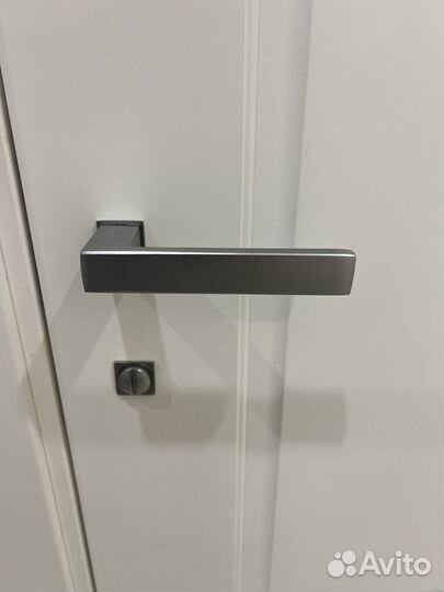 Установка межкомнатных дверей и плинтуса мдф