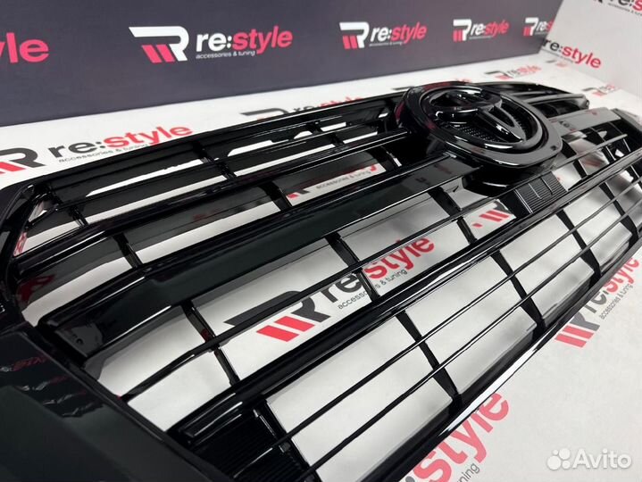 Решетка радиатора Toyota Land Cruiser 200 N2233