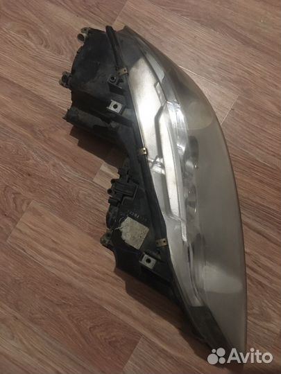 Фара передняя левая