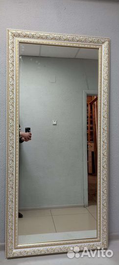 Зеркало настенное в раме