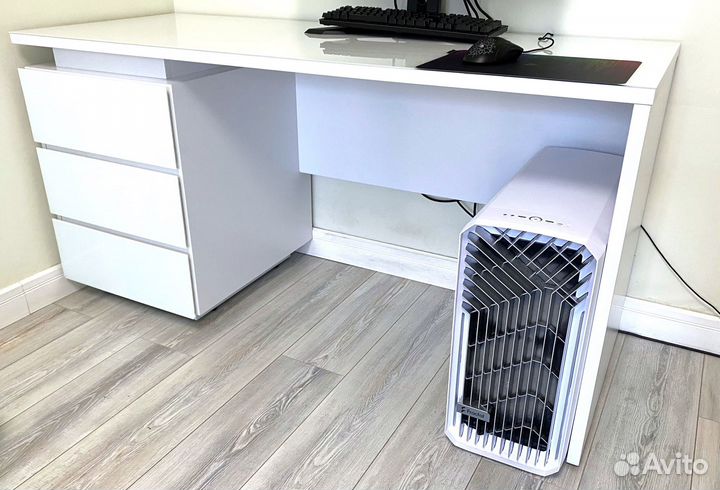 Стол с тремя ящиками Кварт MD 767