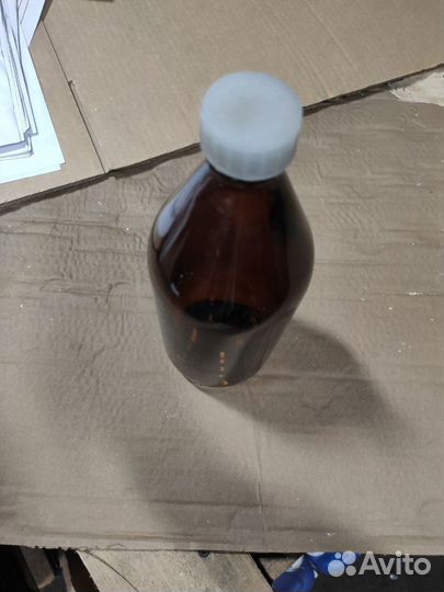 Бутыль с крышкой из темного стекла 1 литр