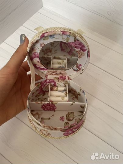 Шкатулочка для ювелирных украшений