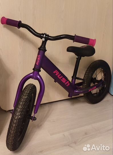 Беговел rush hour 12 дюймов в идеальном состоянии