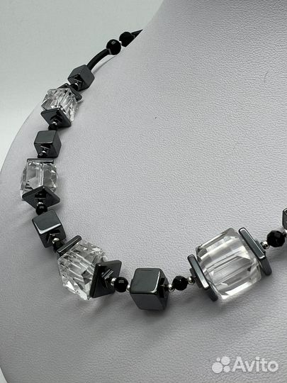 Бусы из горного хрусталя с гематитом