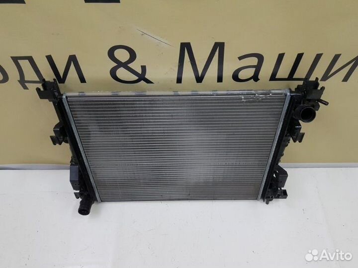 Радиатор охлаждения Renault Duster 1