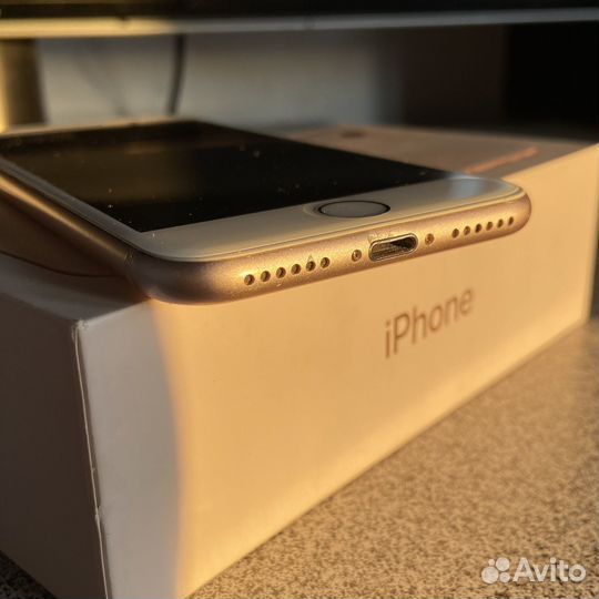 iPhone 8, 64 ГБ