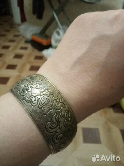 Браслет металл с чеканкой