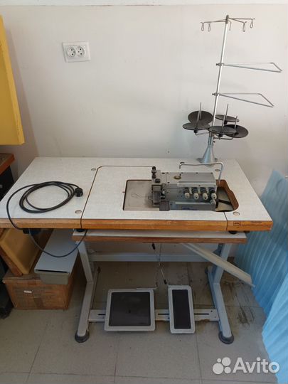 Оверлог Текстима Textima 8515. Петлители