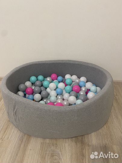 Сухой бассейн с шариками