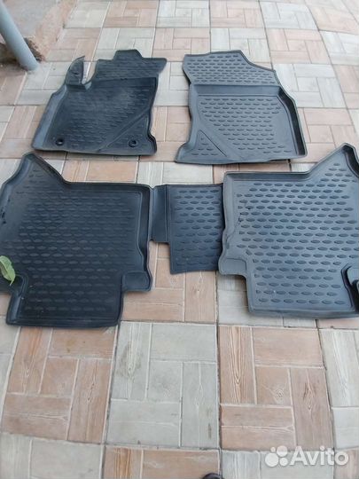 Коврики в машину комплект