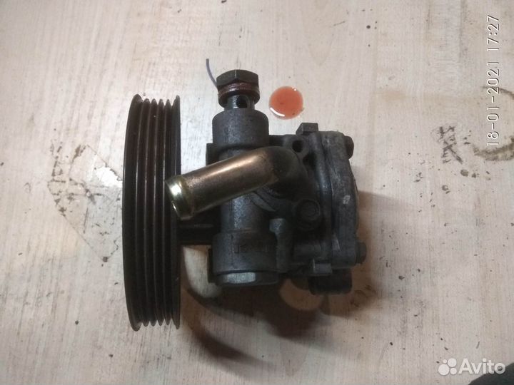 Насос гидроусилителя на Шевроле Трекер 2003 года