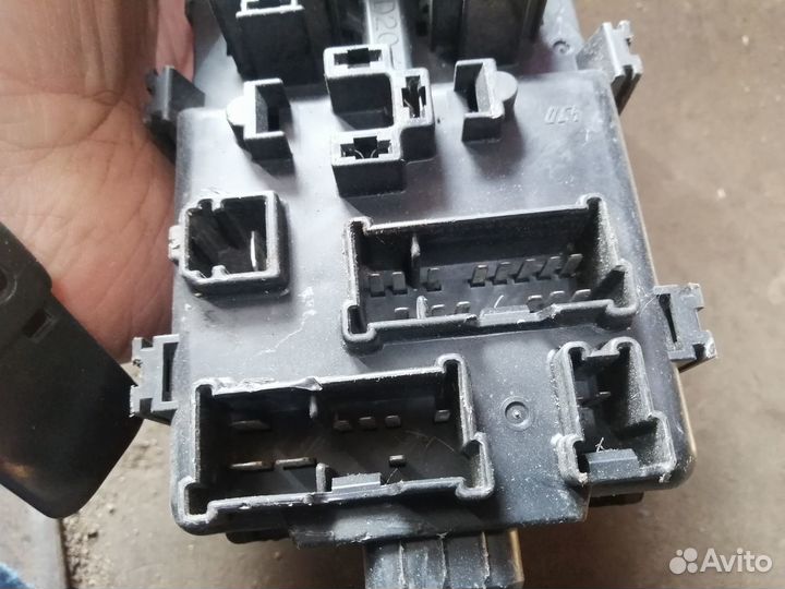 Блок предохранителей Mitsubishi Pajero Sport K9