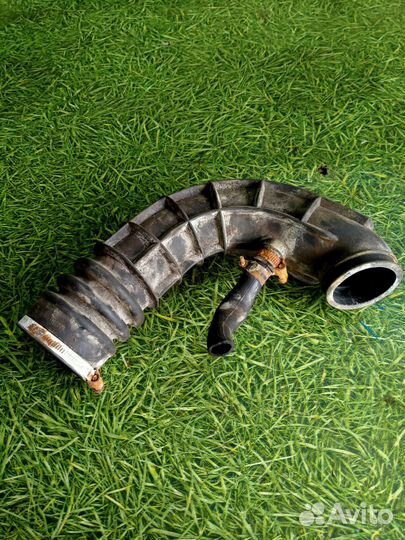 Патрубок воздушного фильтра Лада Калина 1 2010г