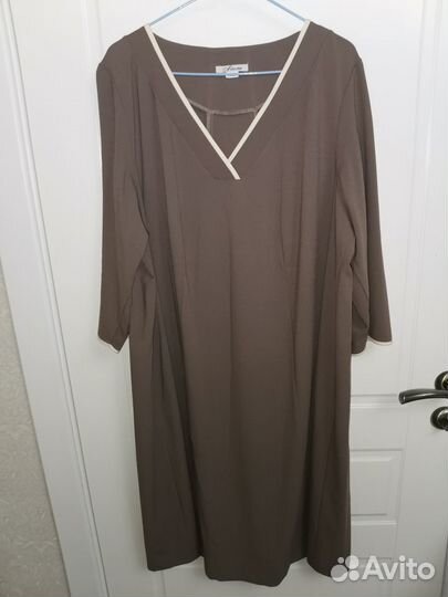 Платье новое 60 размера. Серебряная нить