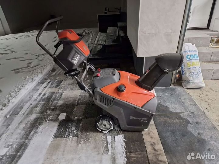 Снегоуборщик Husqvarna ST 151
