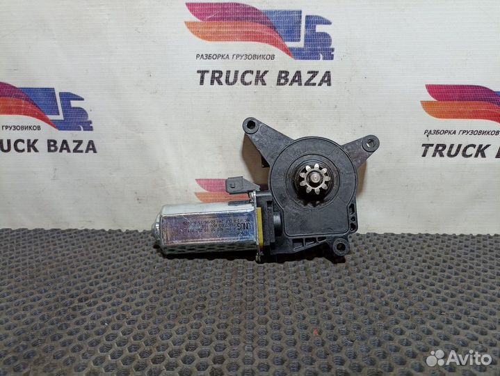 Моторчик стеклоподъемника правый