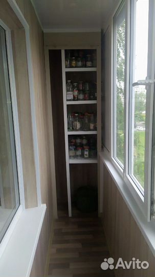 Шкаф на балкон встроенный с рольставнями