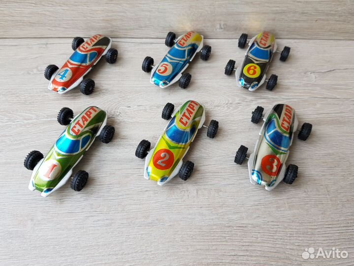 Жестяные машинки 