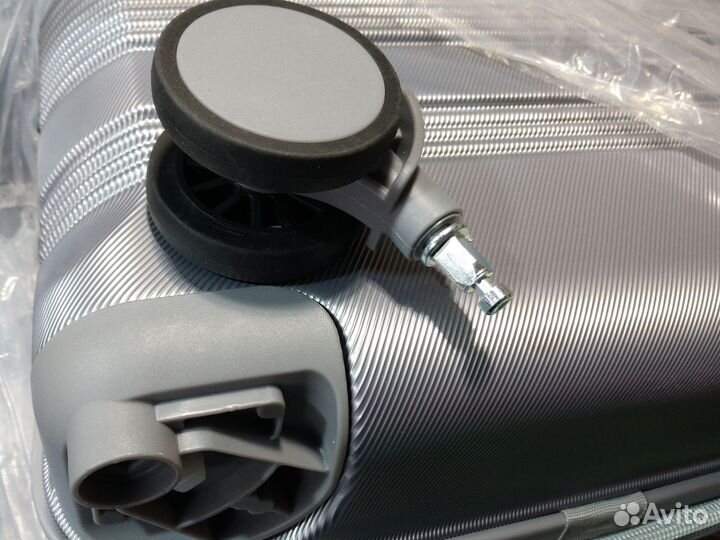 Чемодан поликарбонат