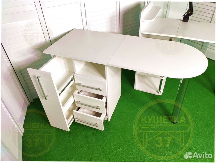 Маникюрный стол