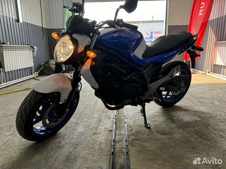 Suzuki SFV 400 Gladius