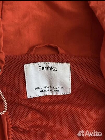 Ветровка Bershka