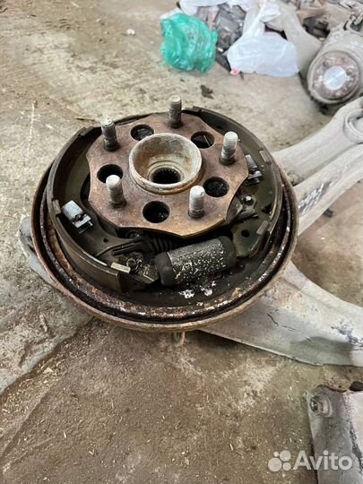 Кулак задний левый правый в сборе Honda crv rd1