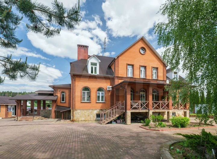 Дом 570 м² на участке 40 сот.