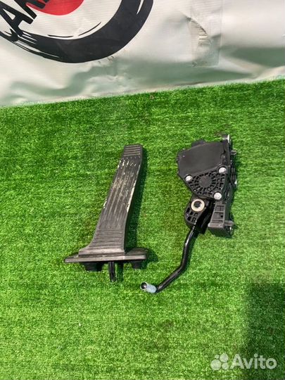 Педаль газа(1) Toyota Harrier mxua80 M20A-FKS 2022