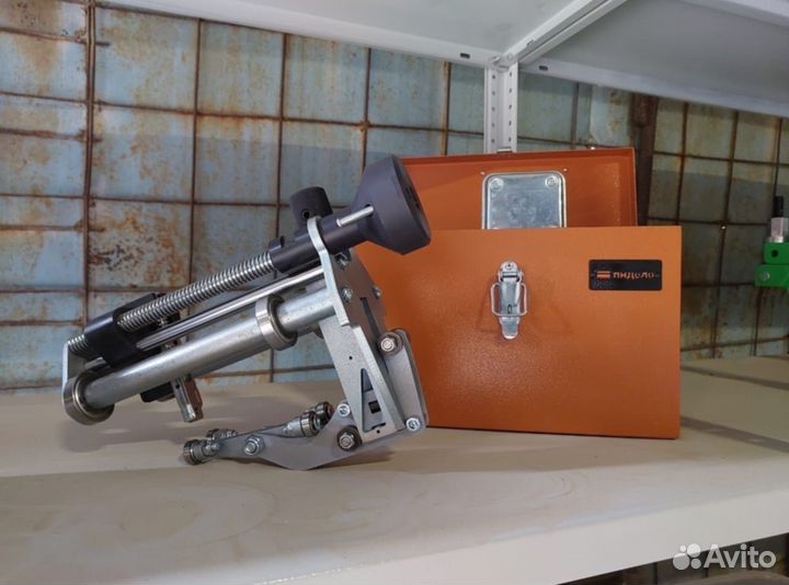 Устройство для снятия оксидного слоя