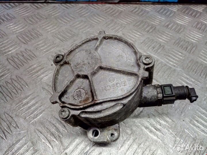 Насос вакуумный Volvo S40 2 2005 30725859