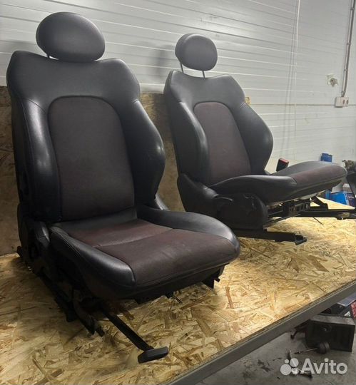 Сиденья передние Mercedes-Benz