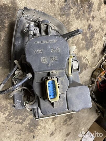 Cadillac Srx фара левая