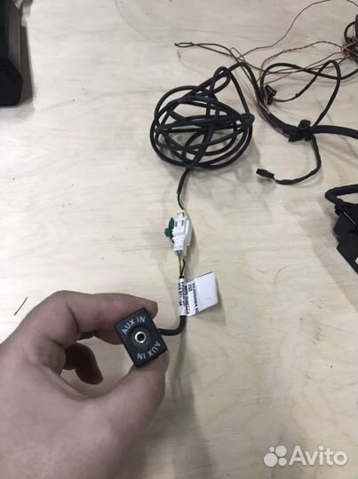 Блок Media-in с AUX и проводкой Passsat B7