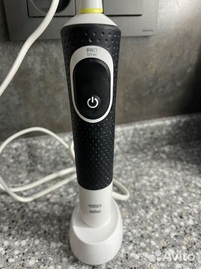 Электрическая зубная щетка braun oral b