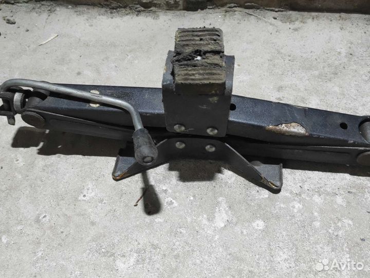 Домкрат штатный Мазда 323