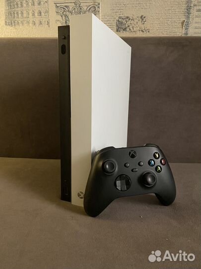 Xbox One X + контроллел от serias