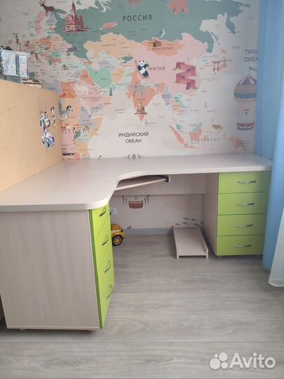 Угловой письменный стол