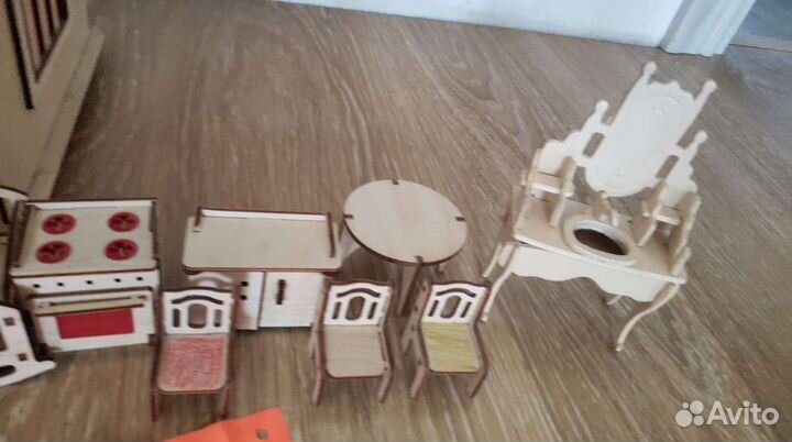 Кукольный домик с мебелью
