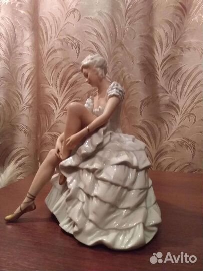 Фарфоровые статуэтка