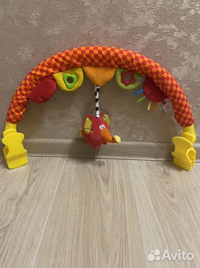 Дуга с игрушками на коляску Play go