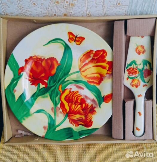 Набор, блюдо под торт и лопатка