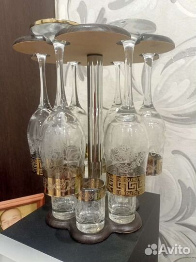 Набор бокалов и рюмок