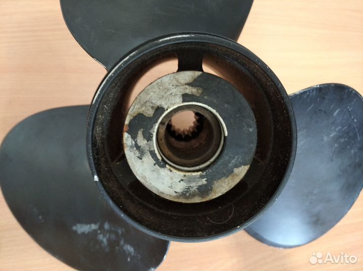 Винт на лодочный мотор
