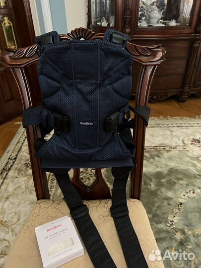 Комплектом эргорюкзак One Mesh и шезлонг Babybjorn