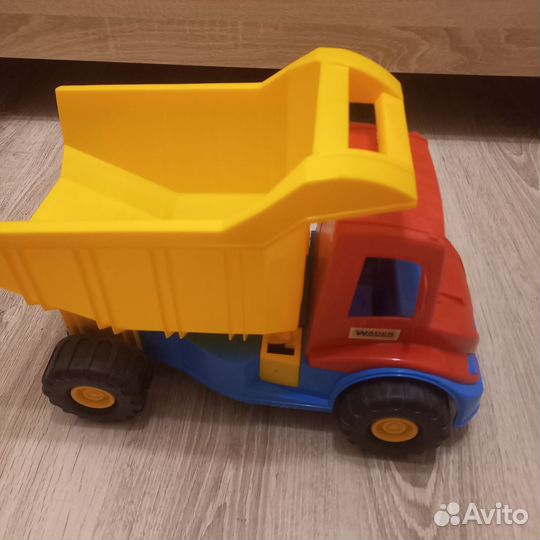 Игрушка грузовик