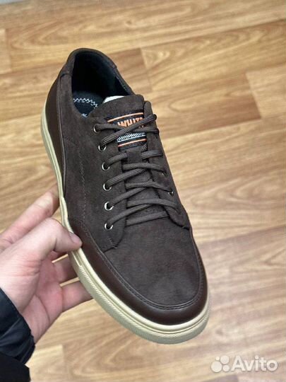 Кроссовки мужские новые на весну 40-45