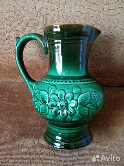 Стаканы и ваза для цветов